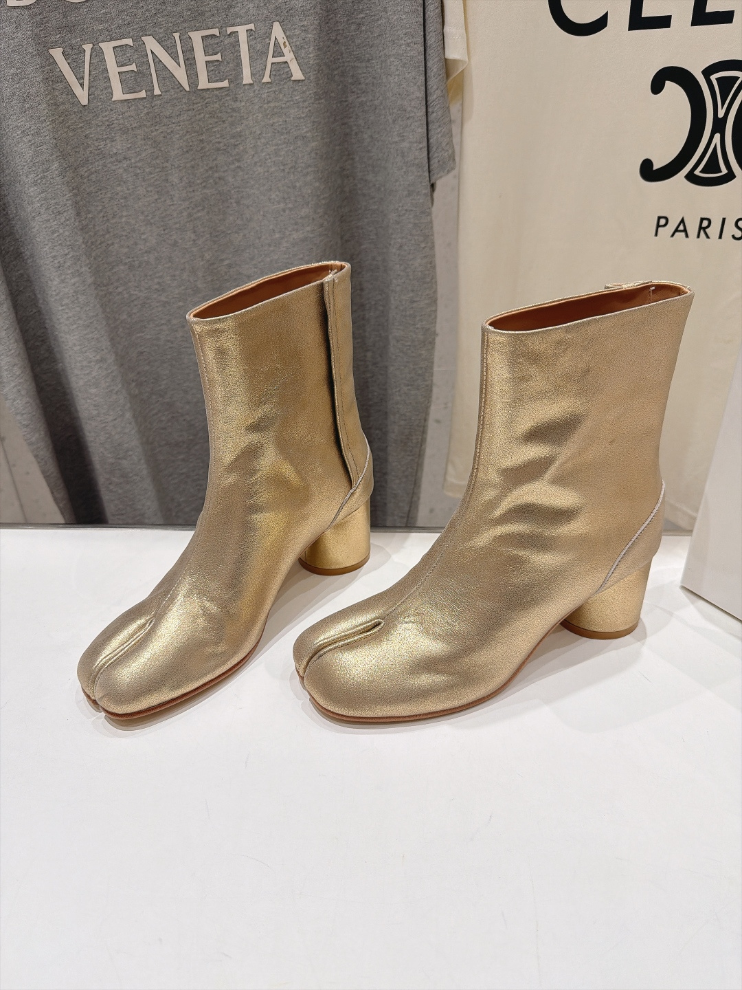 高版本出厂   Maison Margiela MM6马吉拉F055 26ss秋冬季新款分趾靴高跟短靴 MM6这款短靴设