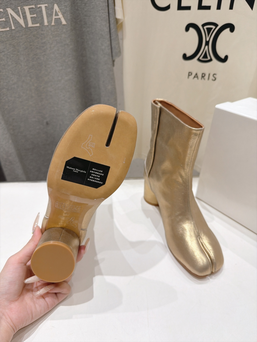 高版本出厂   Maison Margiela MM6马吉拉F055 26ss秋冬季新款分趾靴高跟短靴 MM6这款短靴设