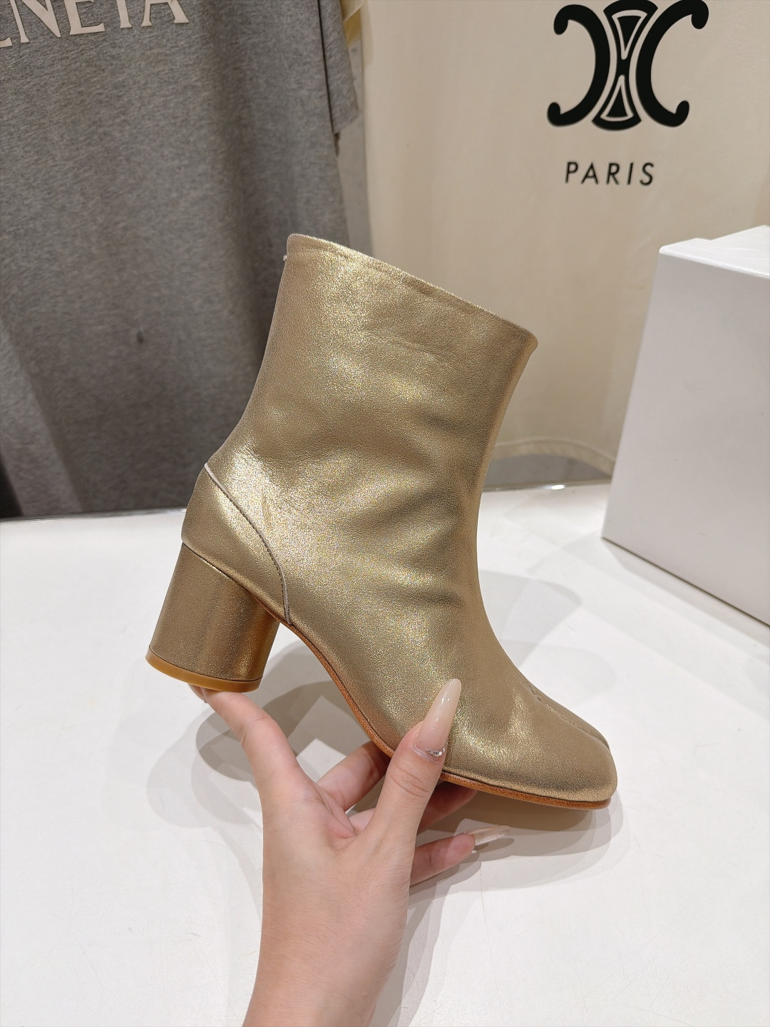 高版本出厂   Maison Margiela MM6马吉拉F055 26ss秋冬季新款分趾靴高跟短靴 MM6这款短靴设