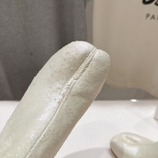 高版本出厂 Maison Margiela MM6马吉拉F055 26ss秋冬季新款分趾靴高跟短靴 MM6这款短靴设 高版本出厂 Maison Margiela MM6马吉拉F055 26ss秋冬季新款分趾靴高跟短靴 MM6这款短靴设