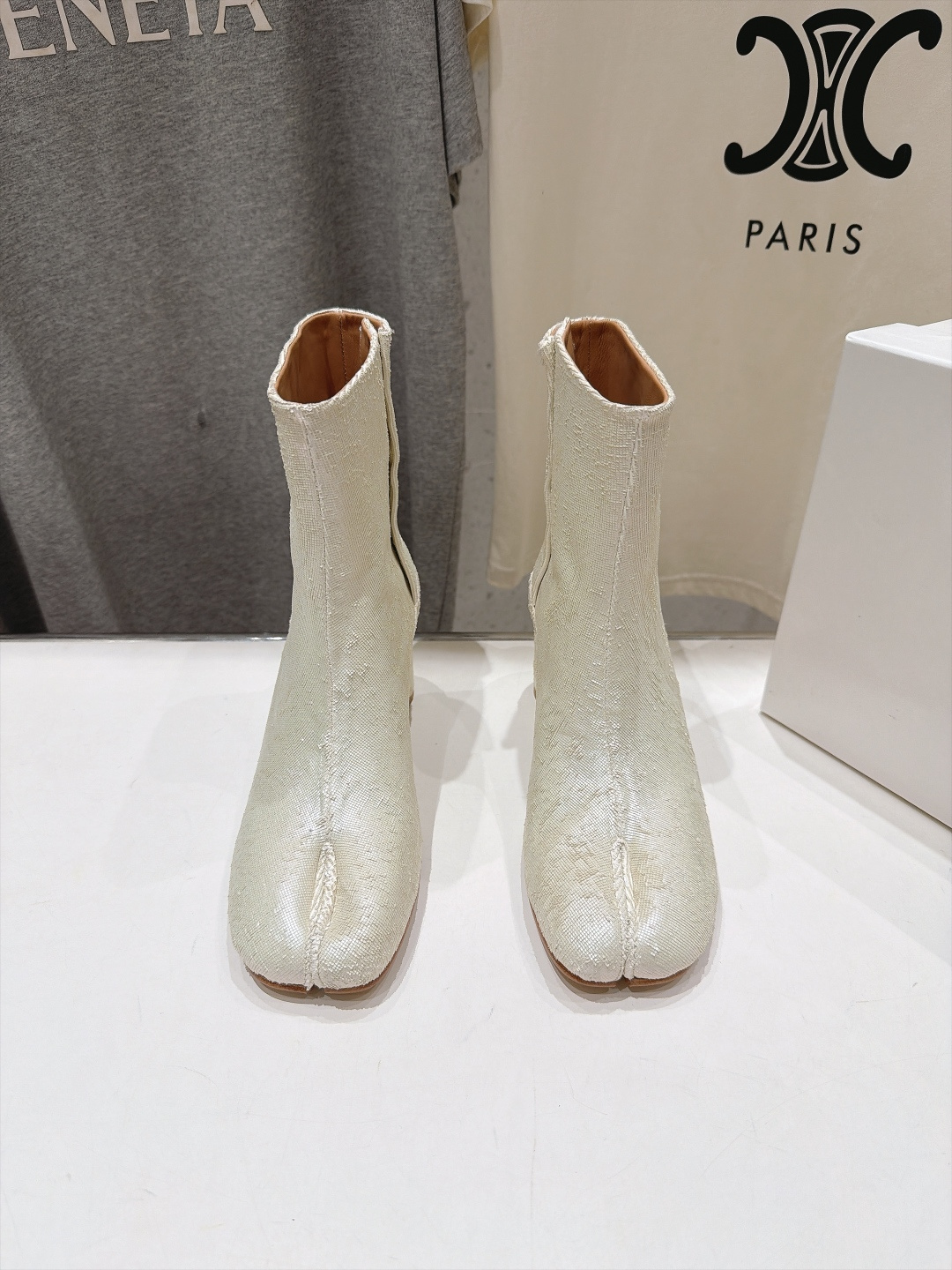 高版本出厂   Maison Margiela MM6马吉拉F055 26ss秋冬季新款分趾靴高跟短靴 MM6这款短靴设