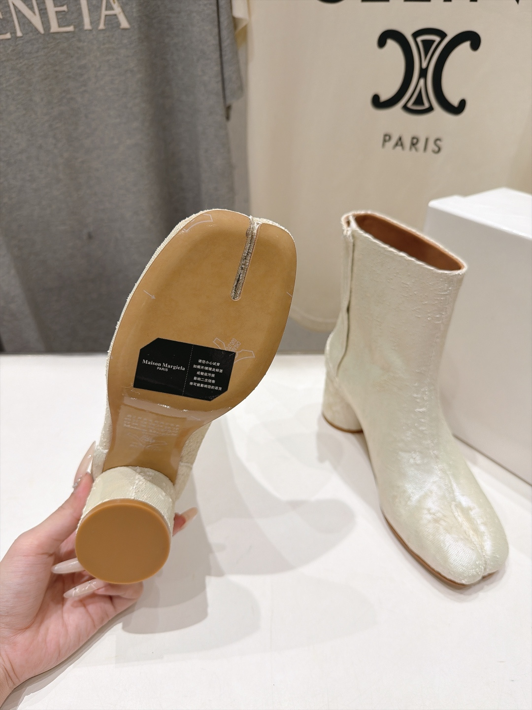 高版本出厂 Maison Margiela MM6马吉拉F055 26ss秋冬季新款分趾靴高跟短靴 MM6这款短靴设 高版本出厂 Maison Margiela MM6马吉拉F055 26ss秋冬季新款分趾靴高跟短靴 MM6这款短靴设