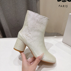 高版本出厂 Maison Margiela MM6马吉拉F055 26ss秋冬季新款分趾靴高跟短靴 MM6这款短靴设 高版本出厂 Maison Margiela MM6马吉拉F055 26ss秋冬季新款分趾靴高跟短靴 MM6这款短靴设
