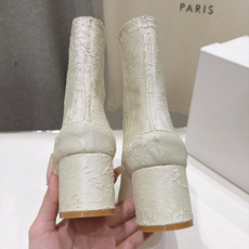 高版本出厂 Maison Margiela MM6马吉拉F055 26ss秋冬季新款分趾靴高跟短靴 MM6这款短靴设 高版本出厂 Maison Margiela MM6马吉拉F055 26ss秋冬季新款分趾靴高跟短靴 MM6这款短靴设