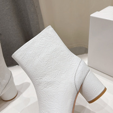 高版本出厂 Maison Margiela MM6马吉拉F055 26ss秋冬季新款分趾靴高跟短靴 MM6这款短靴设 高版本出厂 Maison Margiela MM6马吉拉F055 26ss秋冬季新款分趾靴高跟短靴 MM6这款短靴设