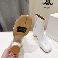 高版本出厂 Maison Margiela MM6马吉拉F055 26ss秋冬季新款分趾靴高跟短靴 MM6这款短靴设 高版本出厂 Maison Margiela MM6马吉拉F055 26ss秋冬季新款分趾靴高跟短靴 MM6这款短靴设