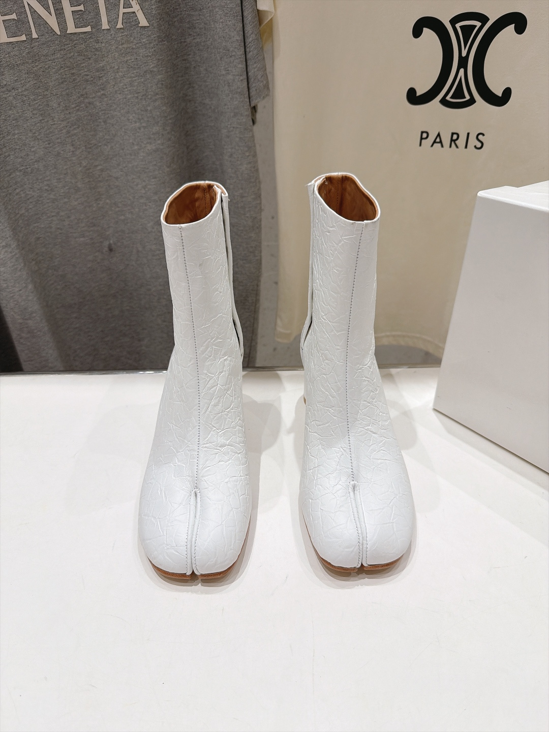 高版本出厂   Maison Margiela MM6马吉拉F055 26ss秋冬季新款分趾靴高跟短靴 MM6这款短靴设