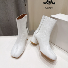 高版本出厂 Maison Margiela MM6马吉拉F055 26ss秋冬季新款分趾靴高跟短靴 MM6这款短靴设 高版本出厂 Maison Margiela MM6马吉拉F055 26ss秋冬季新款分趾靴高跟短靴 MM6这款短靴设