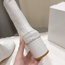 高版本出厂 Maison Margiela MM6马吉拉F055 26ss秋冬季新款分趾靴高跟短靴 MM6这款短靴设 高版本出厂 Maison Margiela MM6马吉拉F055 26ss秋冬季新款分趾靴高跟短靴 MM6这款短靴设