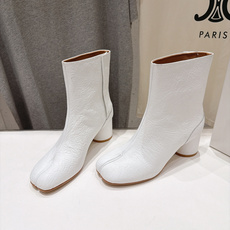 高版本出厂 Maison Margiela MM6马吉拉F055 26ss秋冬季新款分趾靴高跟短靴 MM6这款短靴设 高版本出厂 Maison Margiela MM6马吉拉F055 26ss秋冬季新款分趾靴高跟短靴 MM6这款短靴设