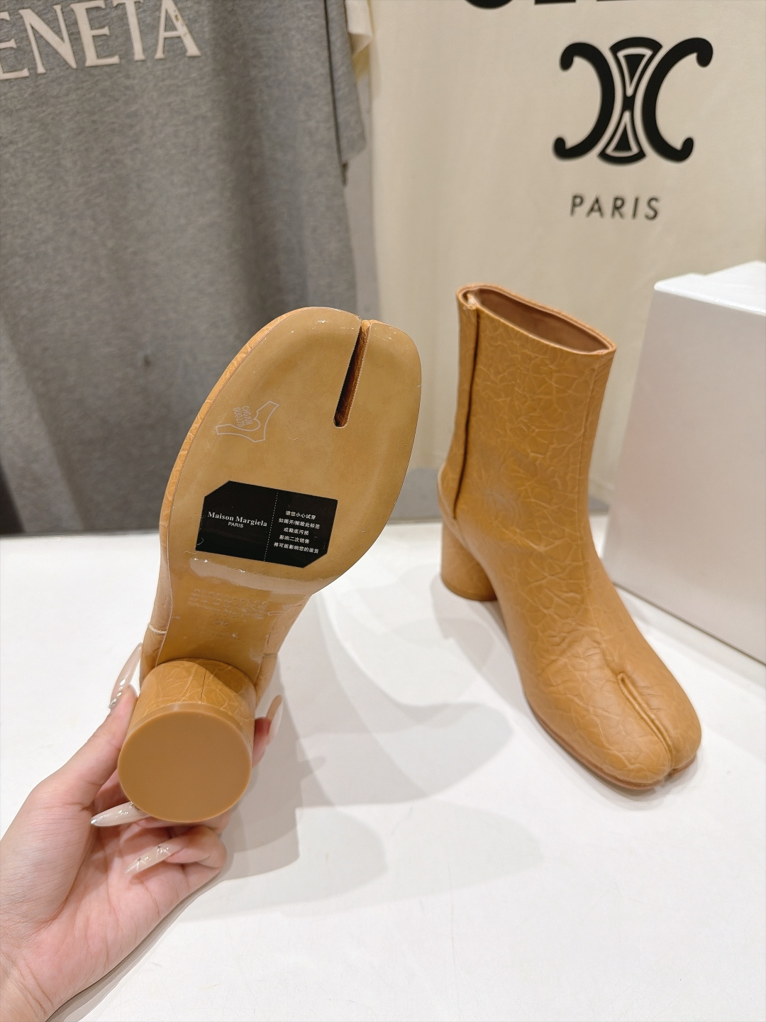 高版本出厂   Maison Margiela MM6马吉拉F055 26ss秋冬季新款分趾靴高跟短靴 MM6这款短靴设