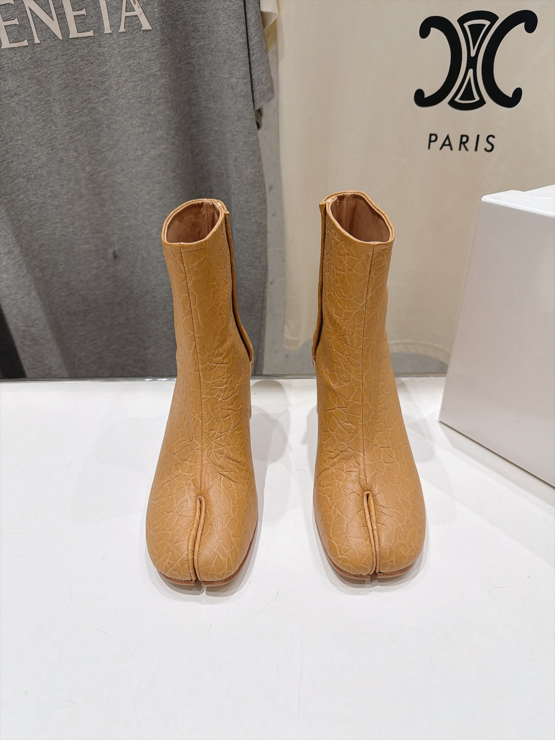 高版本出厂   Maison Margiela MM6马吉拉F055 26ss秋冬季新款分趾靴高跟短靴 MM6这款短靴设