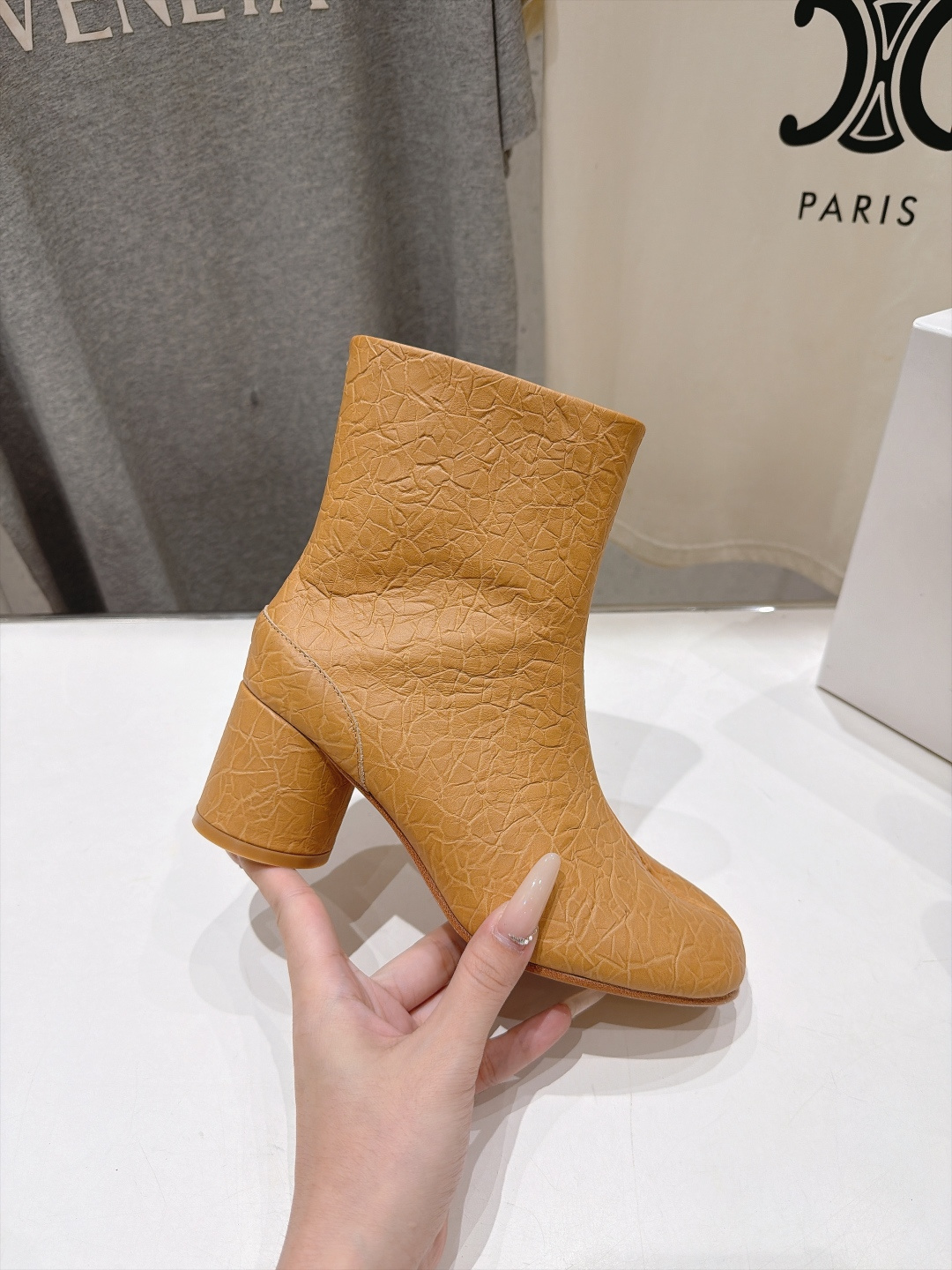 高版本出厂   Maison Margiela MM6马吉拉F055 26ss秋冬季新款分趾靴高跟短靴 MM6这款短靴设