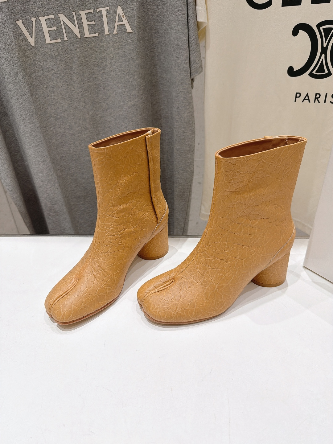 高版本出厂   Maison Margiela MM6马吉拉F055 26ss秋冬季新款分趾靴高跟短靴 MM6这款短靴设