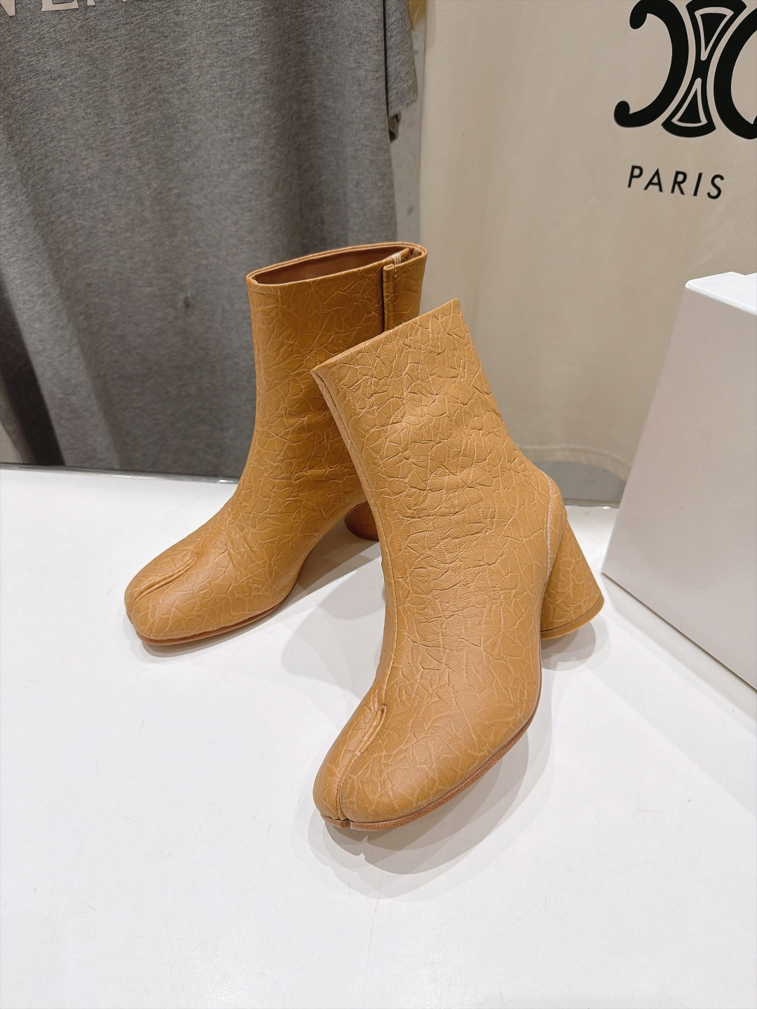 高版本出厂   Maison Margiela MM6马吉拉F055 26ss秋冬季新款分趾靴高跟短靴 MM6这款短靴设