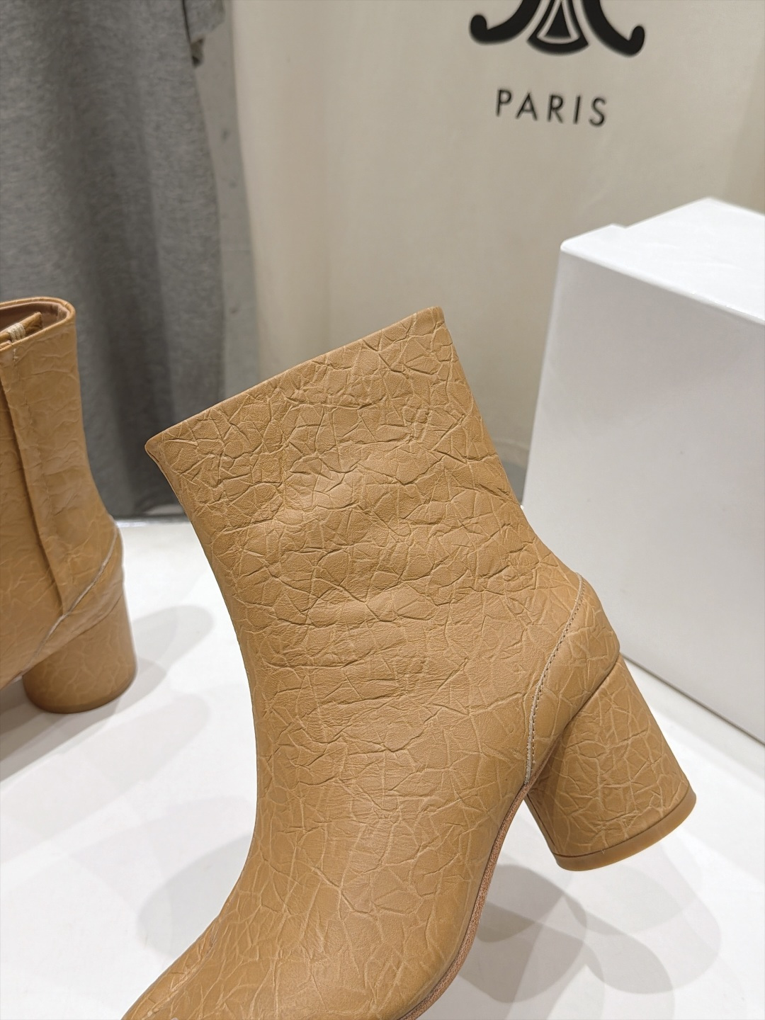 高版本出厂   Maison Margiela MM6马吉拉F055 26ss秋冬季新款分趾靴高跟短靴 MM6这款短靴设