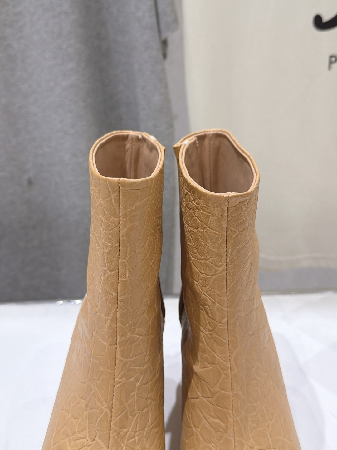 高版本出厂   Maison Margiela MM6马吉拉F055 26ss秋冬季新款分趾靴高跟短靴 MM6这款短靴设