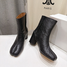 高版本出厂 Maison Margiela MM6马吉拉F055 26ss秋冬季新款分趾靴高跟短靴 MM6这款短靴设 高版本出厂 Maison Margiela MM6马吉拉F055 26ss秋冬季新款分趾靴高跟短靴 MM6这款短靴设