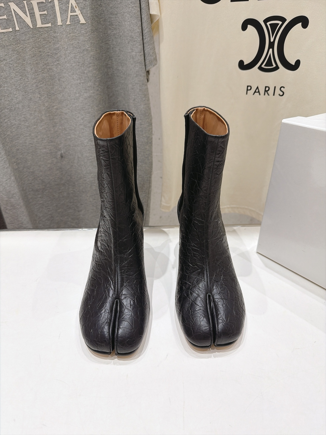 高版本出厂   Maison Margiela MM6马吉拉F055 26ss秋冬季新款分趾靴高跟短靴 MM6这款短靴设
