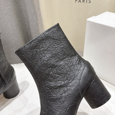 高版本出厂 Maison Margiela MM6马吉拉F055 26ss秋冬季新款分趾靴高跟短靴 MM6这款短靴设 高版本出厂 Maison Margiela MM6马吉拉F055 26ss秋冬季新款分趾靴高跟短靴 MM6这款短靴设