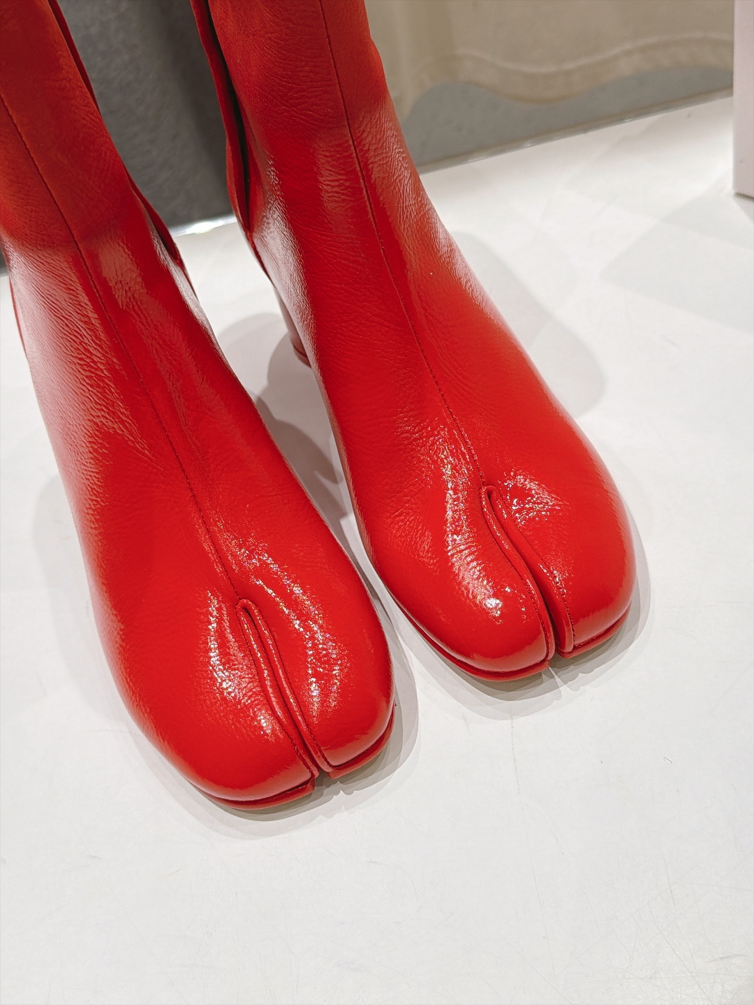 高版本出厂   Maison Margiela MM6马吉拉F055 26ss秋冬季新款分趾靴高跟短靴 MM6这款短靴设
