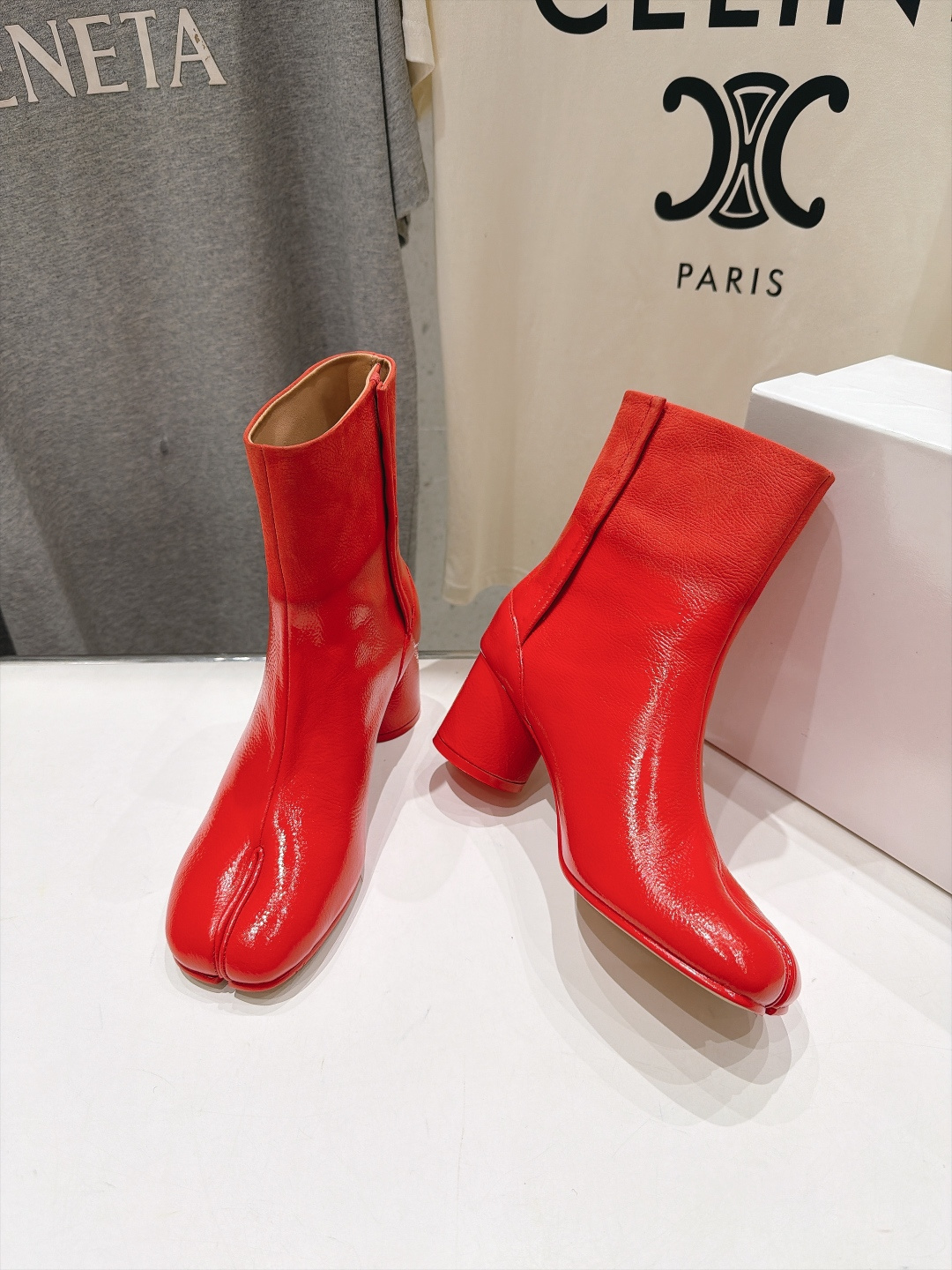 高版本出厂   Maison Margiela MM6马吉拉F055 26ss秋冬季新款分趾靴高跟短靴 MM6这款短靴设