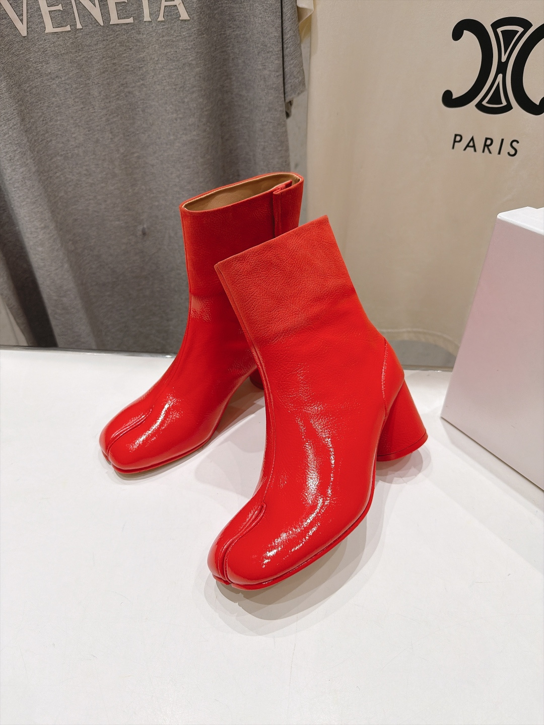 高版本出厂   Maison Margiela MM6马吉拉F055 26ss秋冬季新款分趾靴高跟短靴 MM6这款短靴设