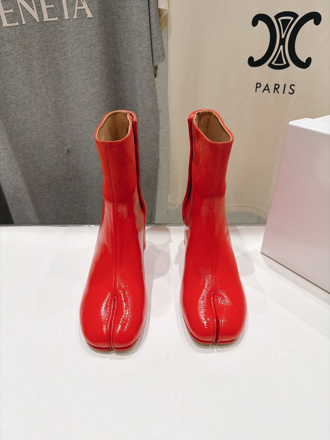 高版本出厂   Maison Margiela MM6马吉拉F055 26ss秋冬季新款分趾靴高跟短靴 MM6这款短靴设