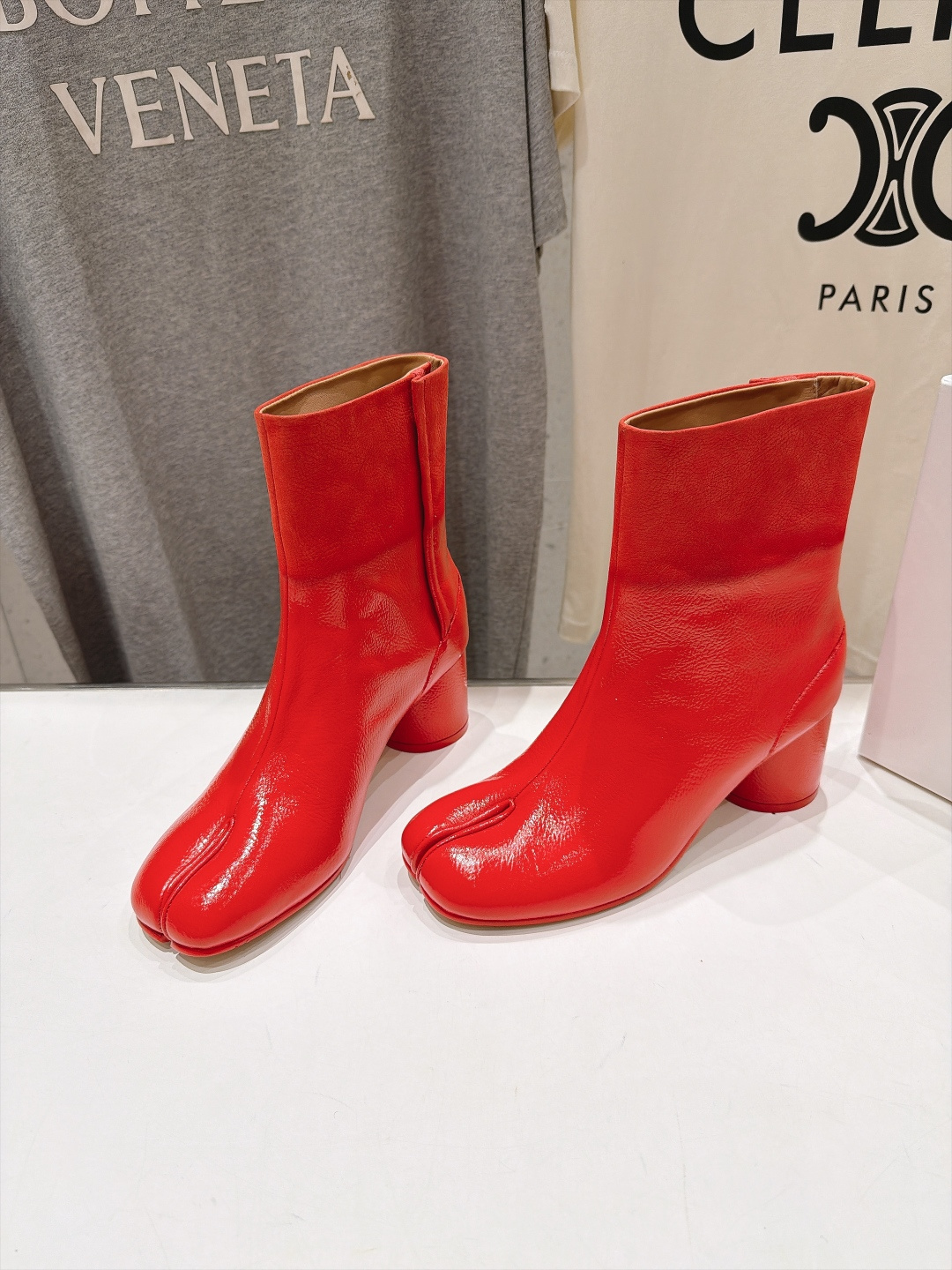 高版本出厂   Maison Margiela MM6马吉拉F055 26ss秋冬季新款分趾靴高跟短靴 MM6这款短靴设