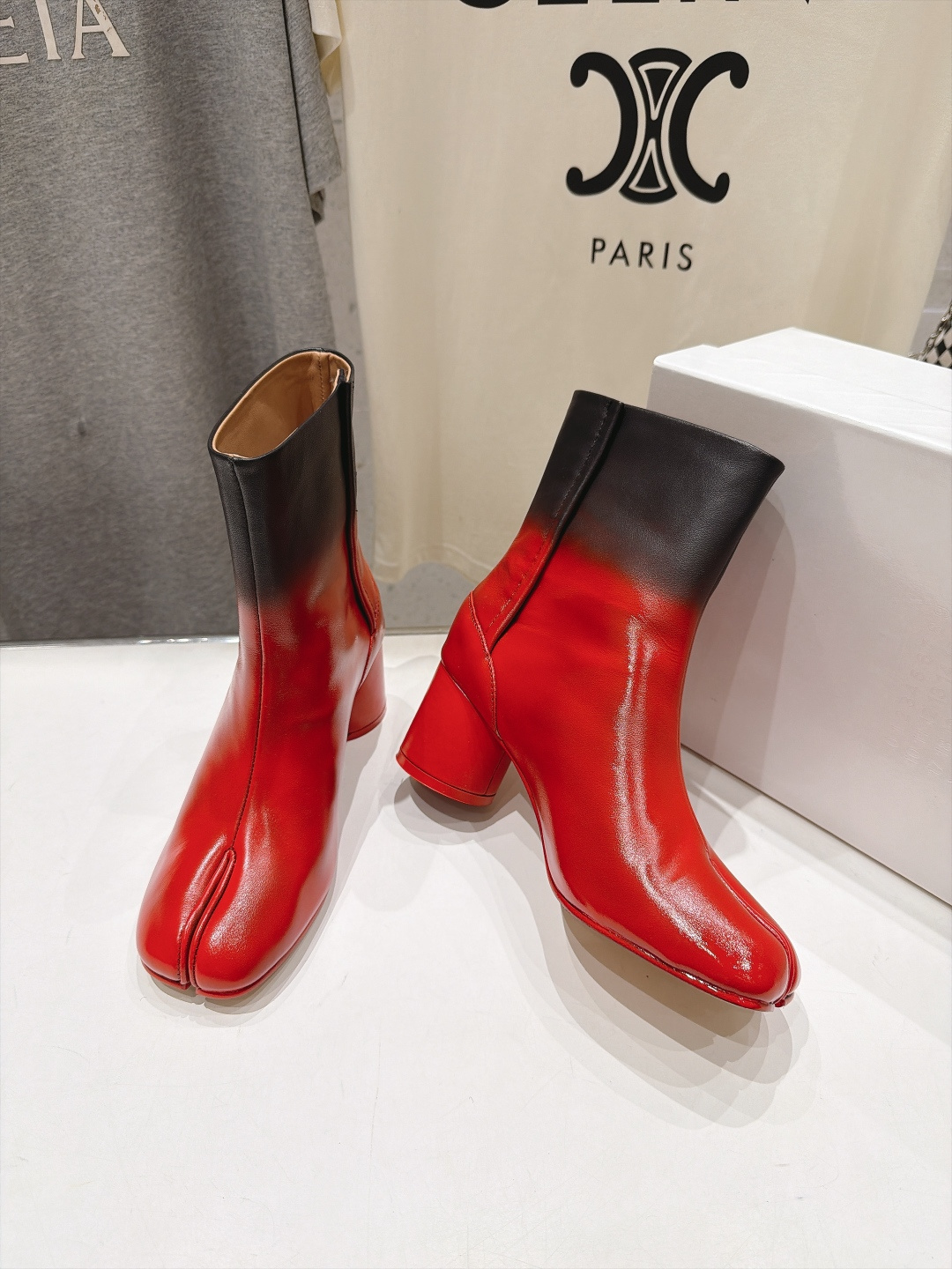 高版本出厂   Maison Margiela MM6马吉拉F055 26ss秋冬季新款分趾靴高跟短靴 MM6这款短靴设