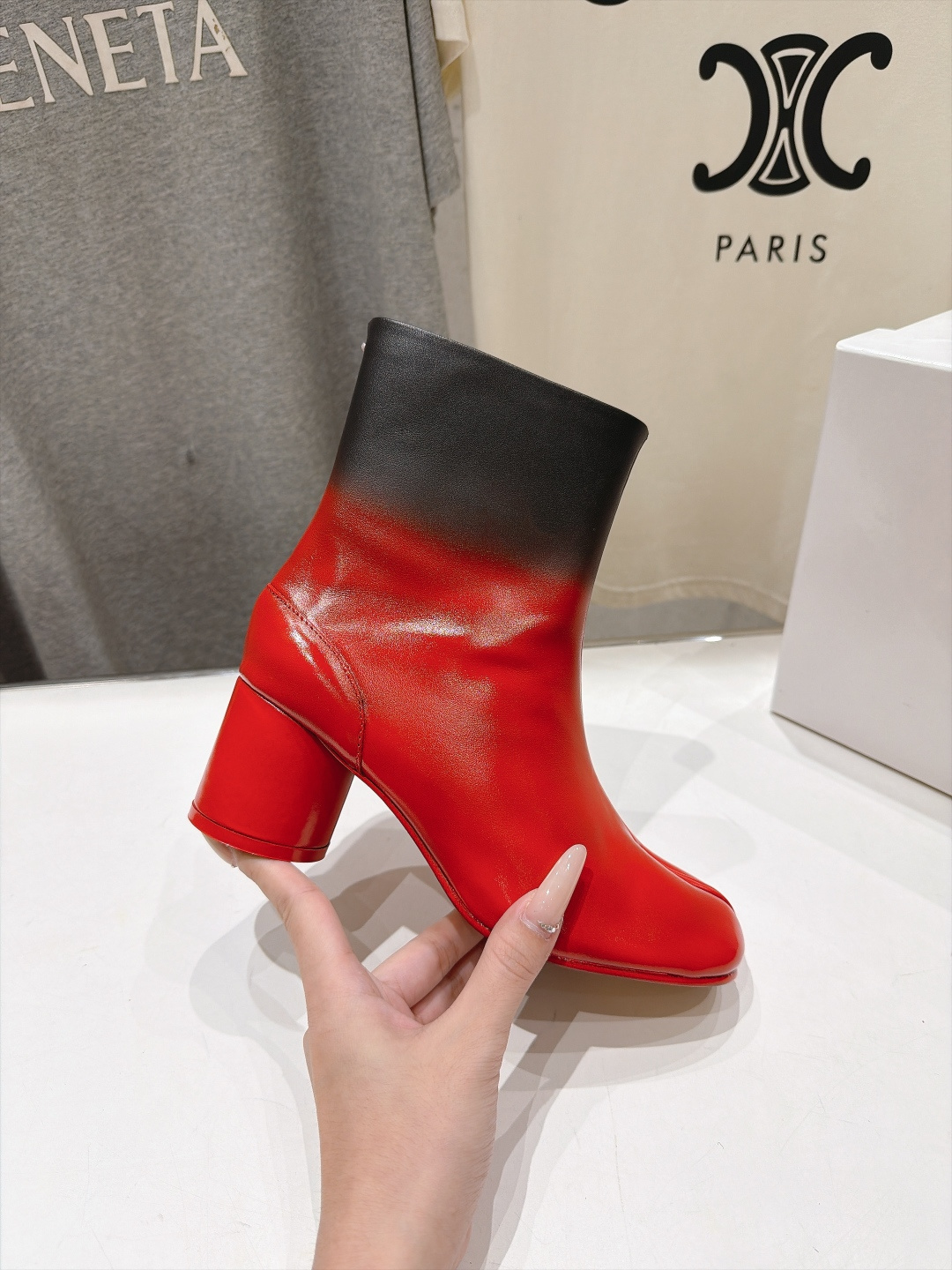 高版本出厂   Maison Margiela MM6马吉拉F055 26ss秋冬季新款分趾靴高跟短靴 MM6这款短靴设