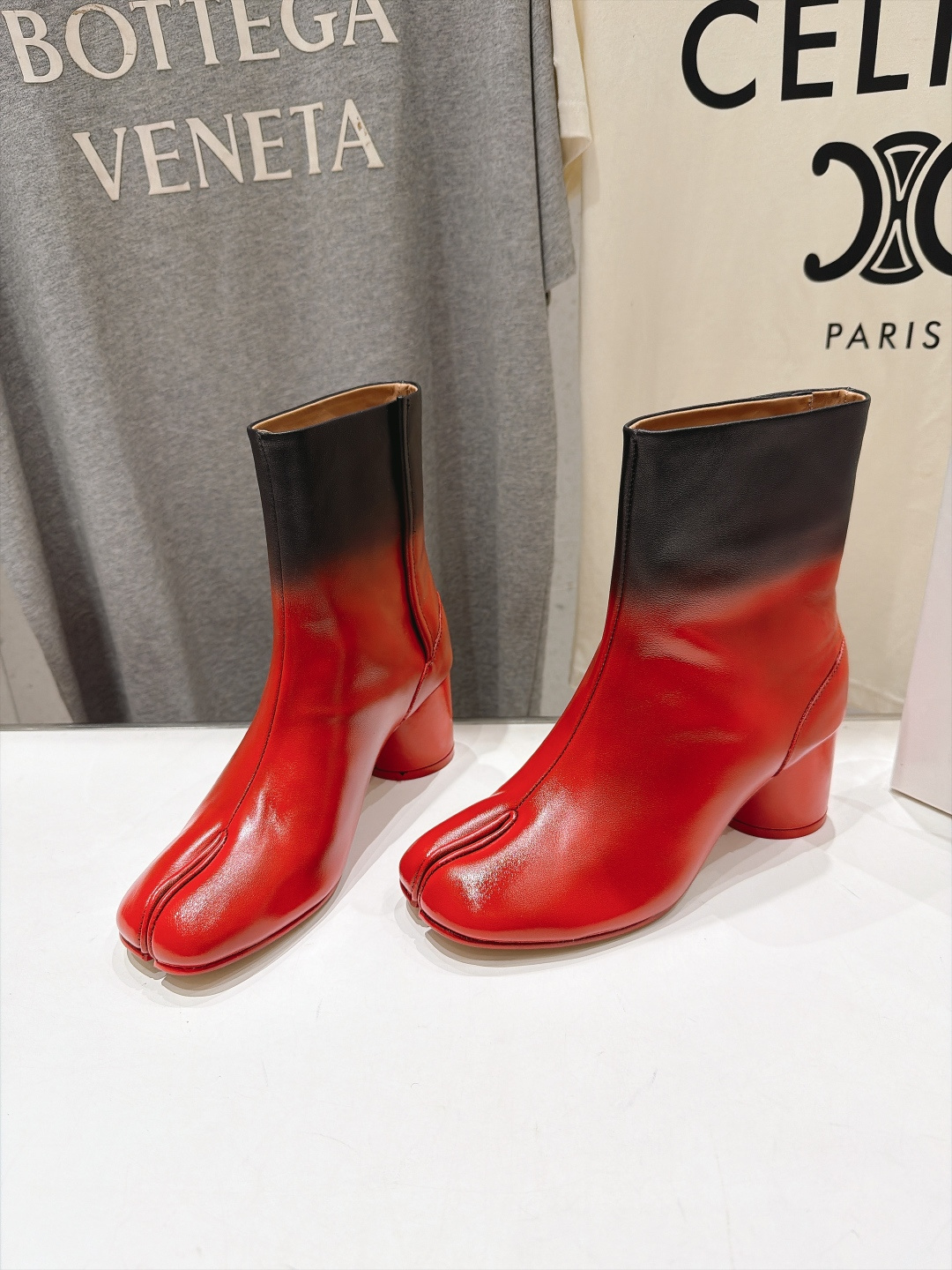 高版本出厂   Maison Margiela MM6马吉拉F055 26ss秋冬季新款分趾靴高跟短靴 MM6这款短靴设