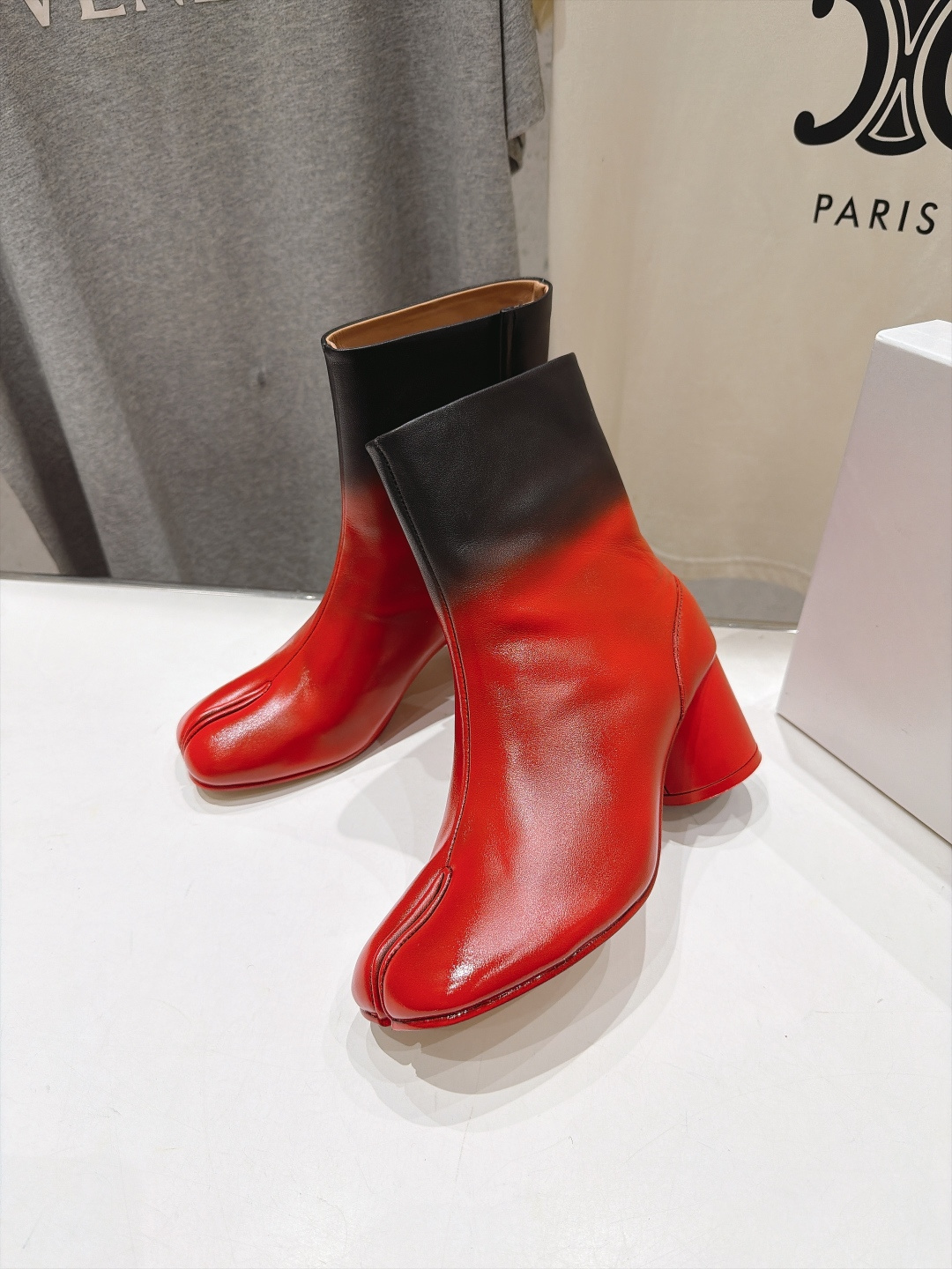 高版本出厂   Maison Margiela MM6马吉拉F055 26ss秋冬季新款分趾靴高跟短靴 MM6这款短靴设
