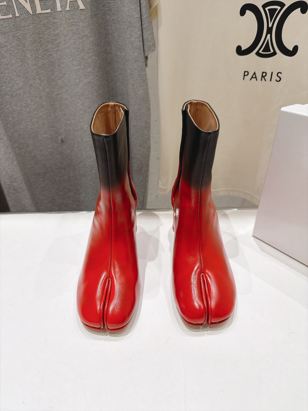 高版本出厂   Maison Margiela MM6马吉拉F055 26ss秋冬季新款分趾靴高跟短靴 MM6这款短靴设
