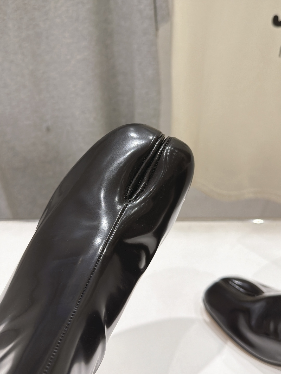 高版本出厂   Maison Margiela MM6马吉拉F055 26ss秋冬季新款分趾靴高跟短靴 MM6这款短靴设
