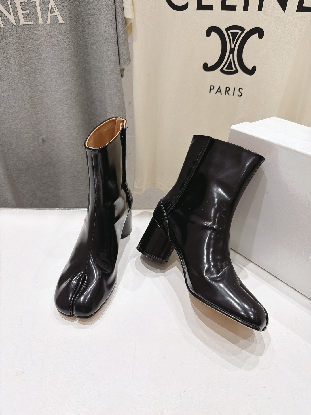 高版本出厂   Maison Margiela MM6马吉拉F055 26ss秋冬季新款分趾靴高跟短靴 MM6这款短靴设