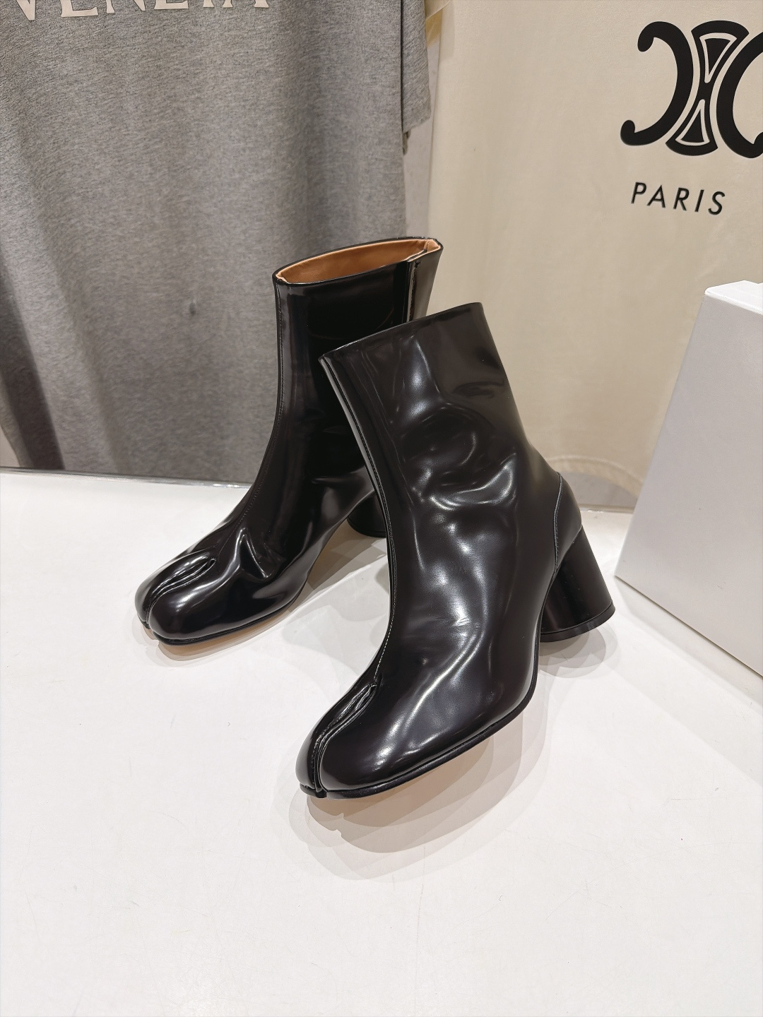 高版本出厂   Maison Margiela MM6马吉拉F055 26ss秋冬季新款分趾靴高跟短靴 MM6这款短靴设