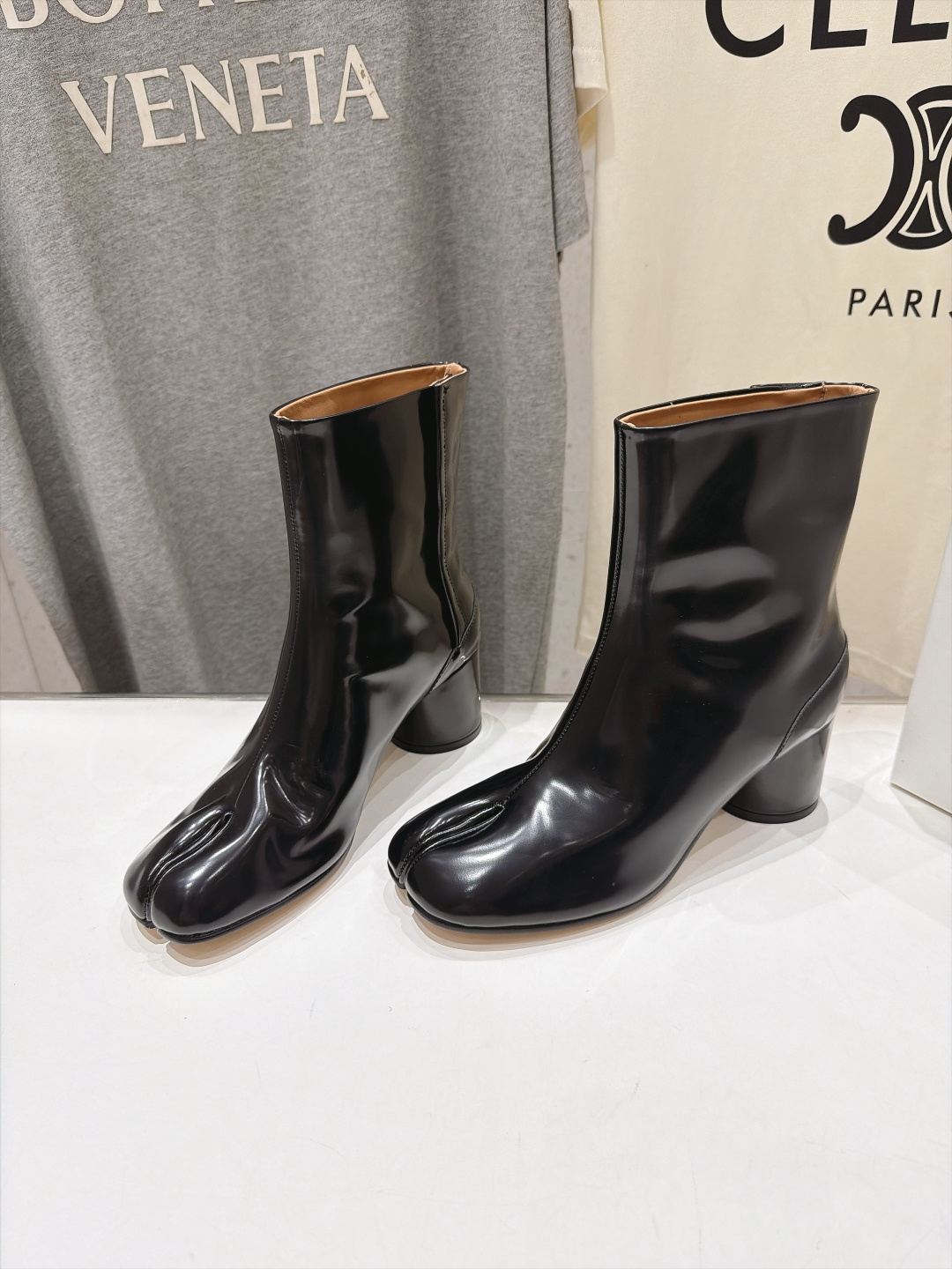 高版本出厂   Maison Margiela MM6马吉拉F055 26ss秋冬季新款分趾靴高跟短靴 MM6这款短靴设