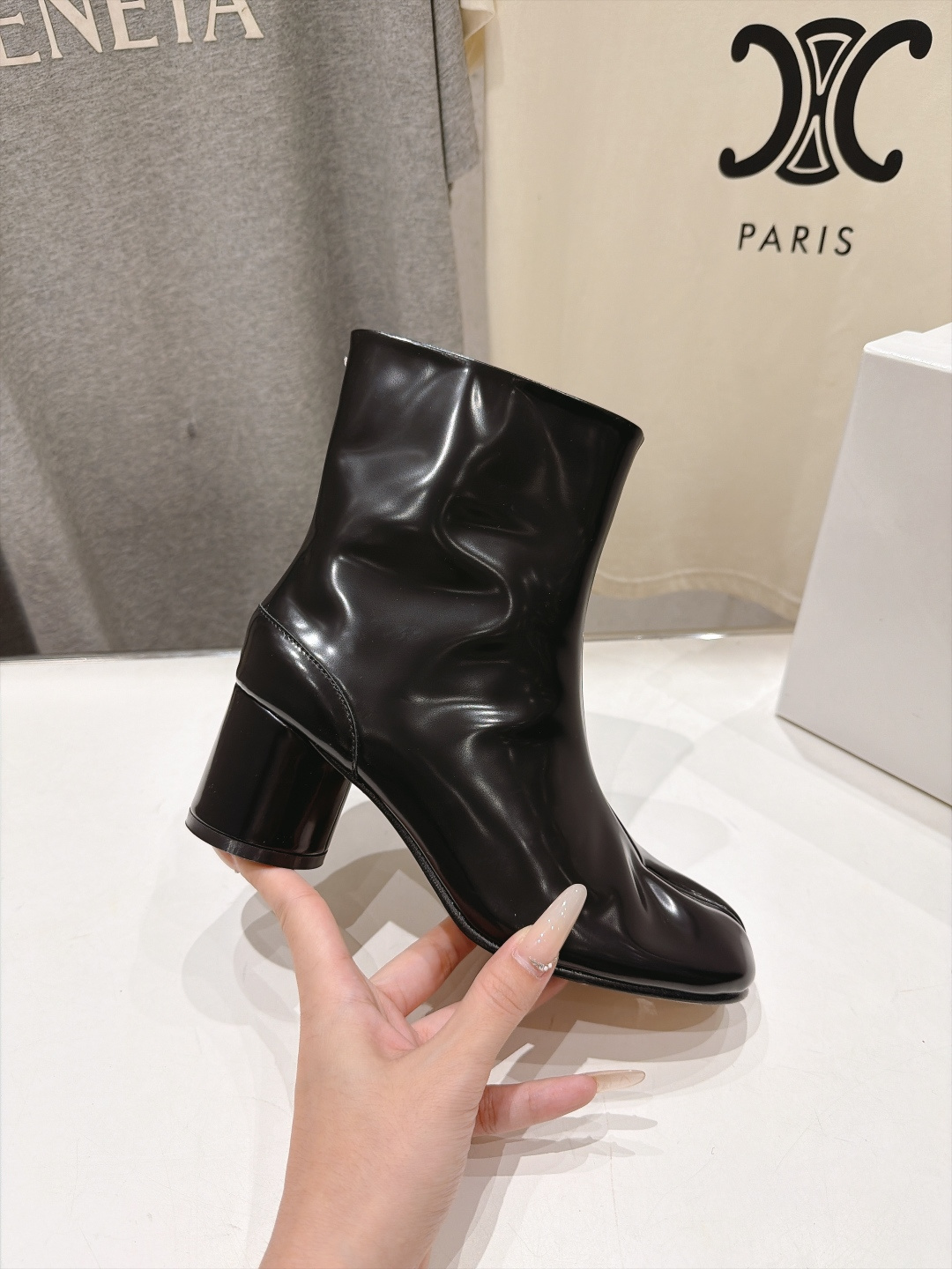 高版本出厂   Maison Margiela MM6马吉拉F055 26ss秋冬季新款分趾靴高跟短靴 MM6这款短靴设