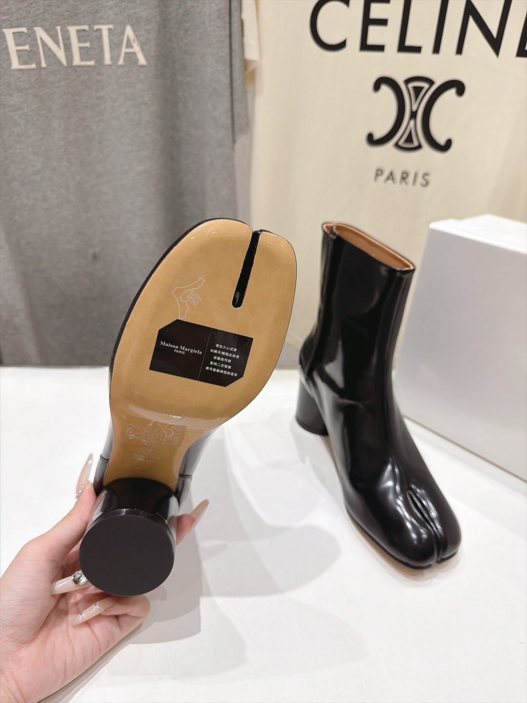 高版本出厂   Maison Margiela MM6马吉拉F055 26ss秋冬季新款分趾靴高跟短靴 MM6这款短靴设