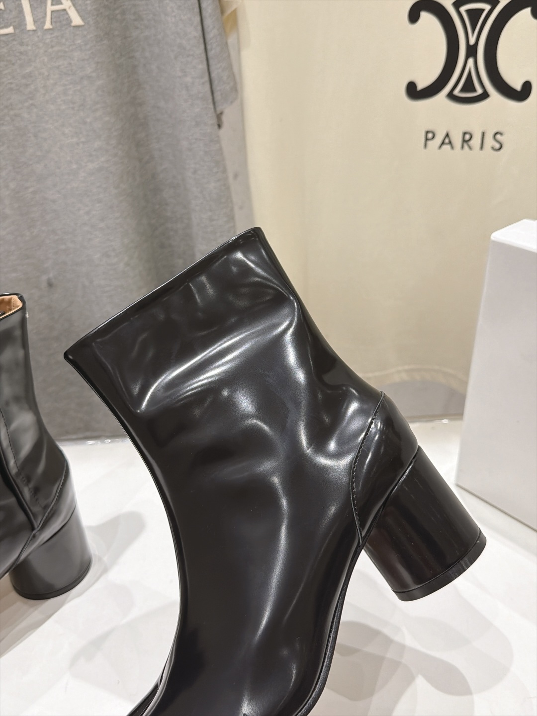 高版本出厂   Maison Margiela MM6马吉拉F055 26ss秋冬季新款分趾靴高跟短靴 MM6这款短靴设
