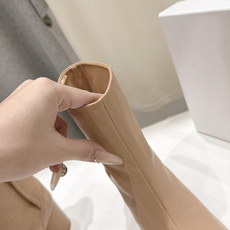高版本出厂 Maison Margiela MM6马吉拉F055 26ss秋冬季新款分趾靴高跟短靴 MM6这款短靴设 高版本出厂 Maison Margiela MM6马吉拉F055 26ss秋冬季新款分趾靴高跟短靴 MM6这款短靴设