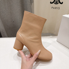 高版本出厂 Maison Margiela MM6马吉拉F055 26ss秋冬季新款分趾靴高跟短靴 MM6这款短靴设 高版本出厂 Maison Margiela MM6马吉拉F055 26ss秋冬季新款分趾靴高跟短靴 MM6这款短靴设