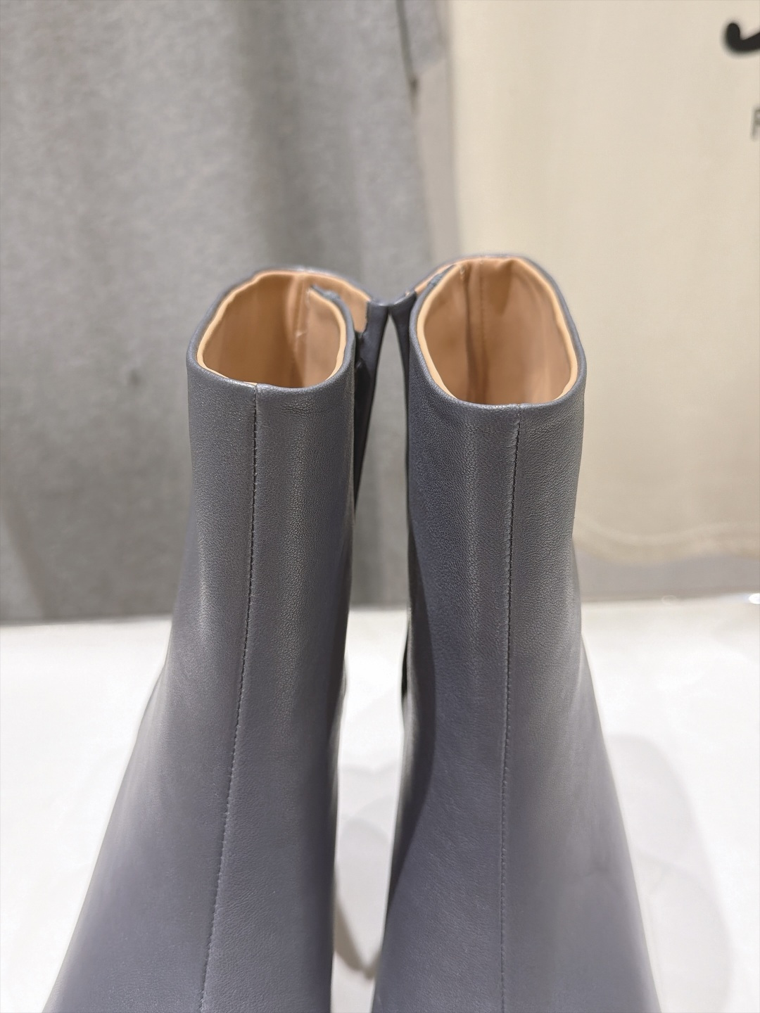 高版本出厂   Maison Margiela MM6马吉拉F055 26ss秋冬季新款分趾靴高跟短靴 MM6这款短靴设