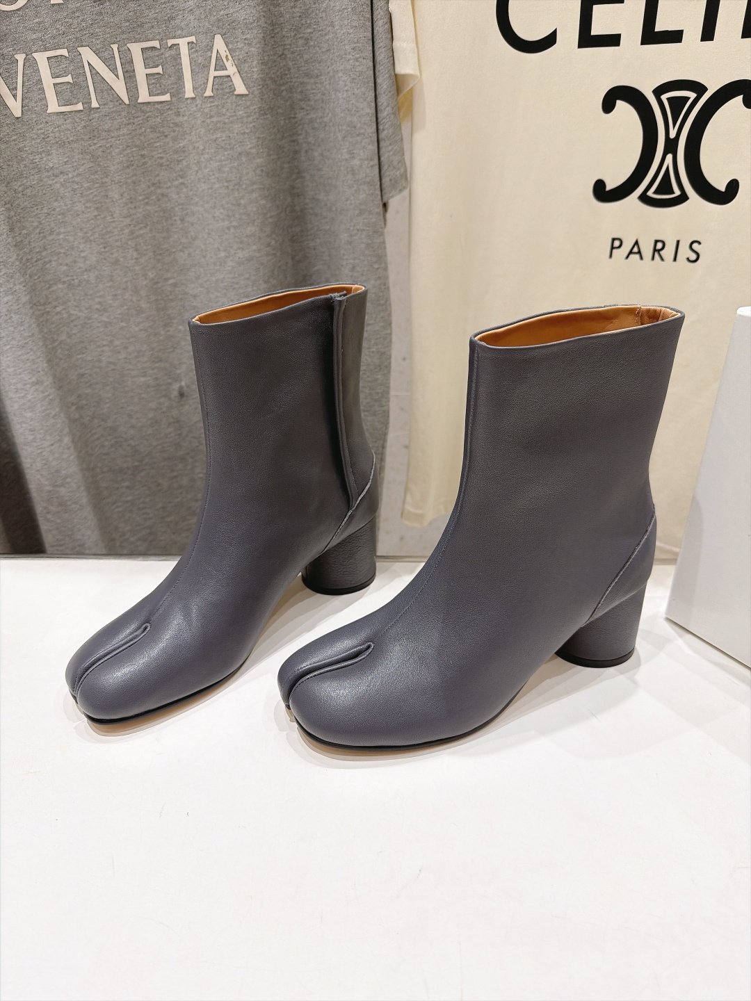 高版本出厂   Maison Margiela MM6马吉拉F055 26ss秋冬季新款分趾靴高跟短靴 MM6这款短靴设