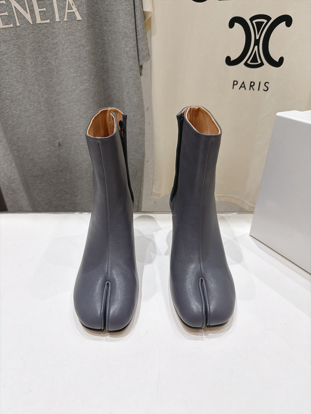 高版本出厂   Maison Margiela MM6马吉拉F055 26ss秋冬季新款分趾靴高跟短靴 MM6这款短靴设