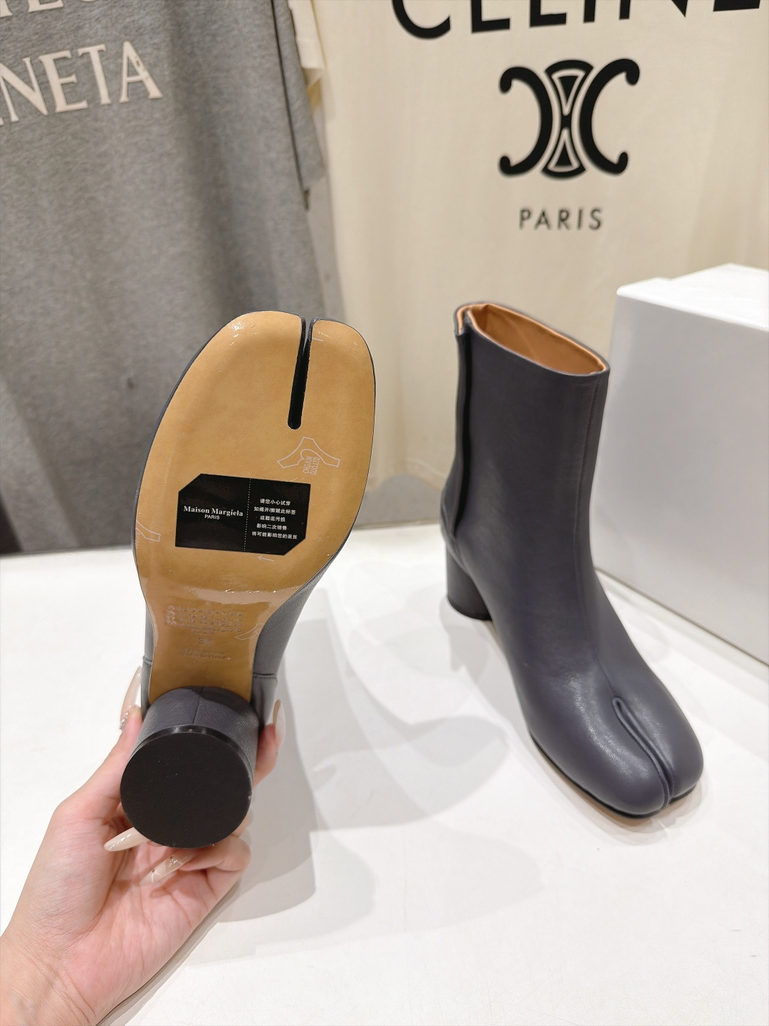 高版本出厂   Maison Margiela MM6马吉拉F055 26ss秋冬季新款分趾靴高跟短靴 MM6这款短靴设