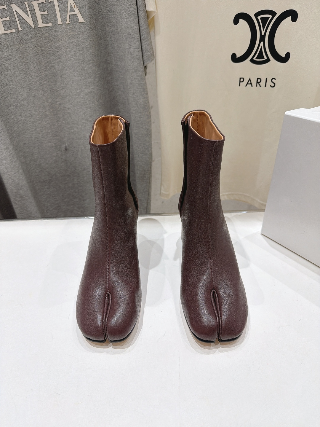 高版本出厂   Maison Margiela MM6马吉拉F055 26ss秋冬季新款分趾靴高跟短靴 MM6这款短靴设