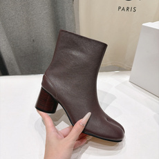 高版本出厂 Maison Margiela MM6马吉拉F055 26ss秋冬季新款分趾靴高跟短靴 MM6这款短靴设 高版本出厂 Maison Margiela MM6马吉拉F055 26ss秋冬季新款分趾靴高跟短靴 MM6这款短靴设