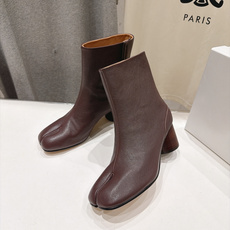 高版本出厂 Maison Margiela MM6马吉拉F055 26ss秋冬季新款分趾靴高跟短靴 MM6这款短靴设 高版本出厂 Maison Margiela MM6马吉拉F055 26ss秋冬季新款分趾靴高跟短靴 MM6这款短靴设